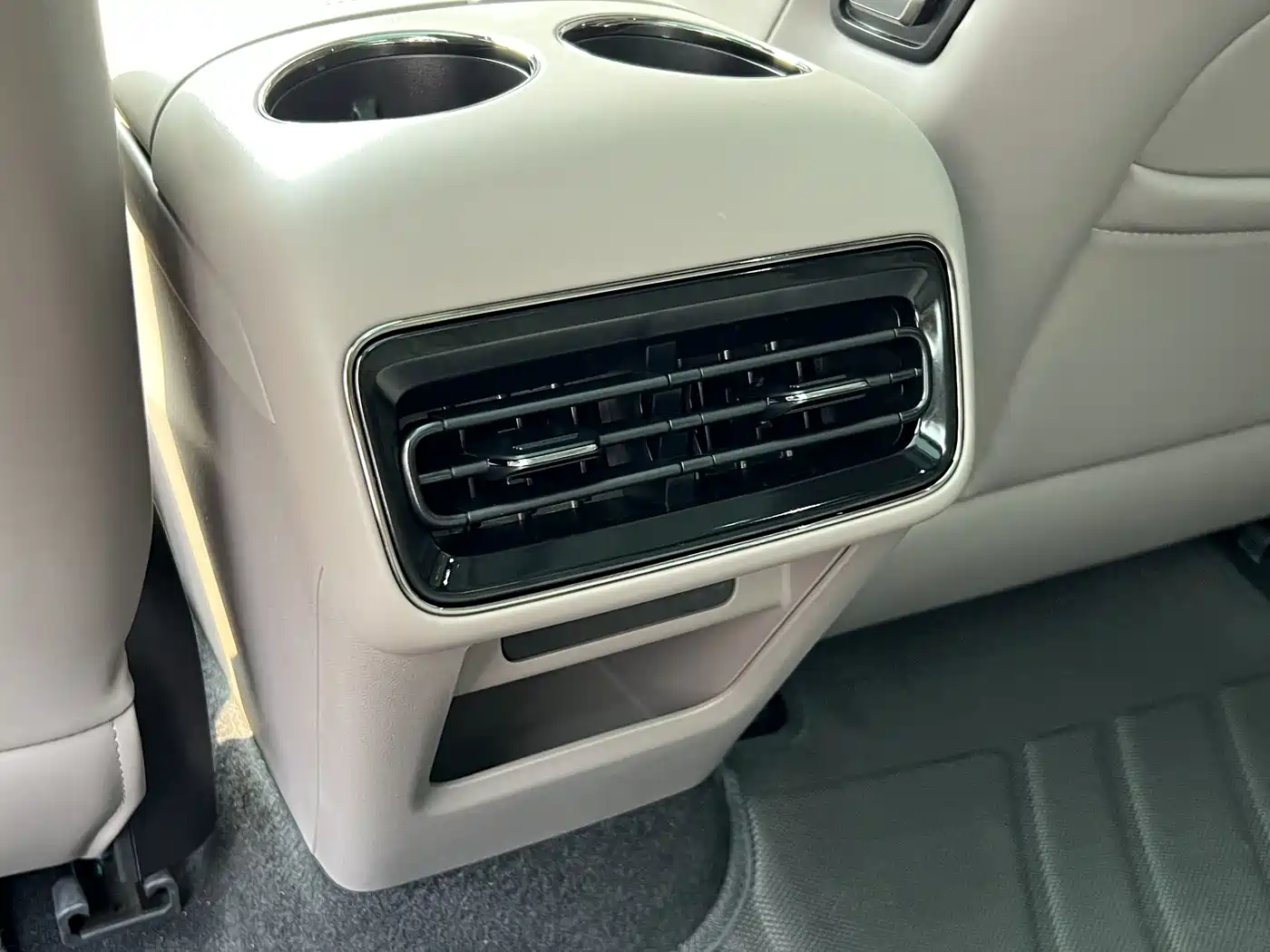 Geely Galaxy Galaxy Xingyao 8 2025 130km EM-P Starship Edition фото 33