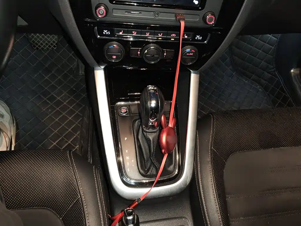 Volkswagen Sagitar 2017 230TSI Automatic Luxury фото 7