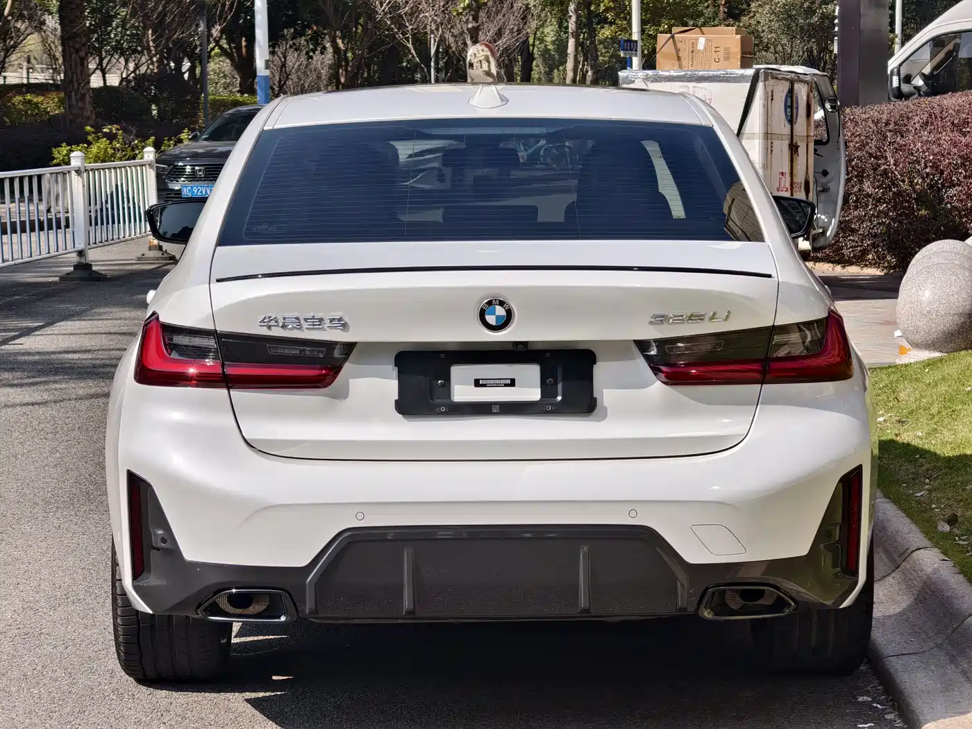BMW 3 Series 2024 325Li M Sport Shadowline Package фото 6