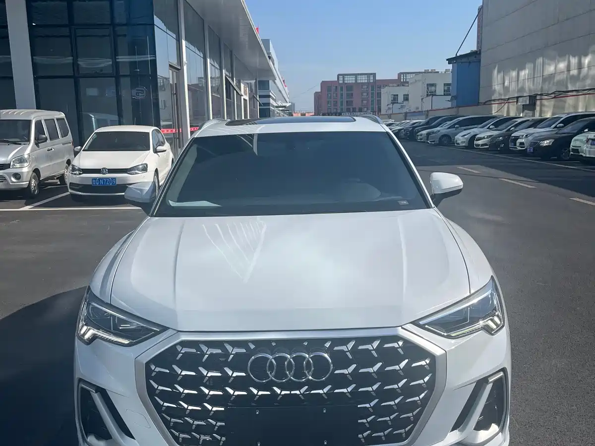 Audi Q3 2024 35 TFSI Fashion Sport фото 2