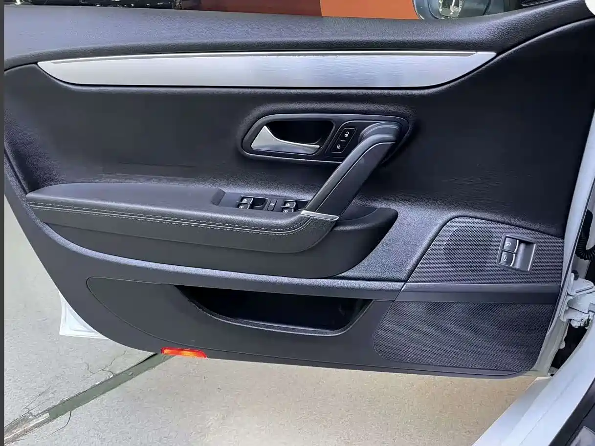 Volkswagen FAW-Volkswagen CC 2018 1.8TSI Luxury фото 10