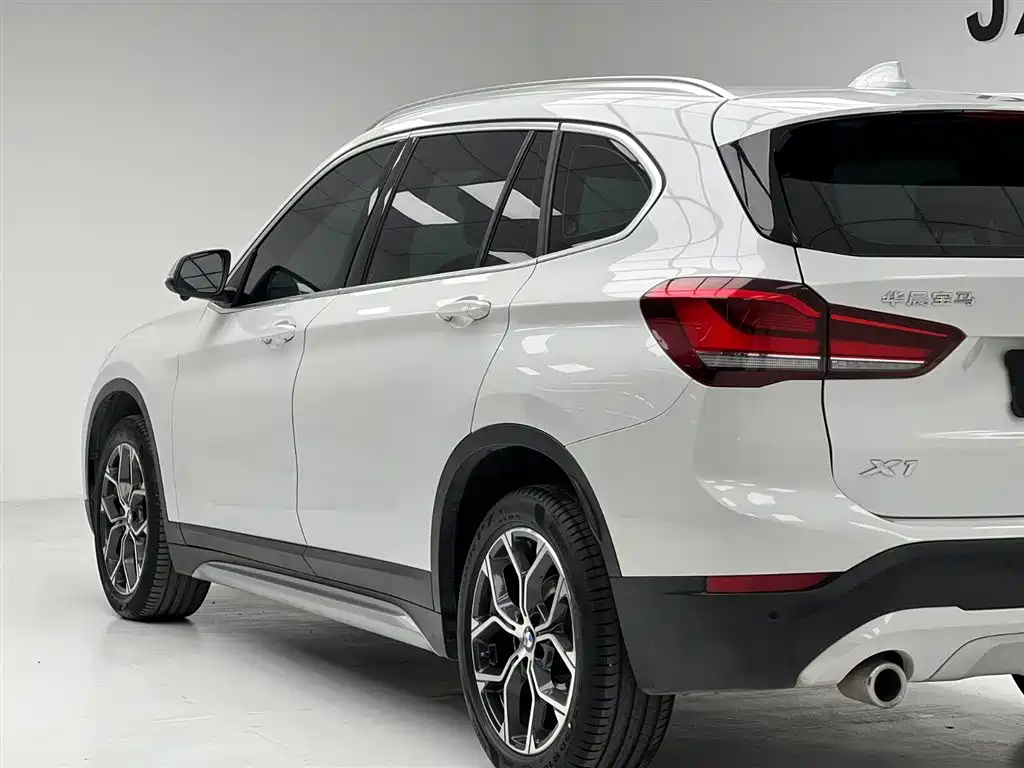 BMW X1 2022 sDrive20Li Fashion фото 9