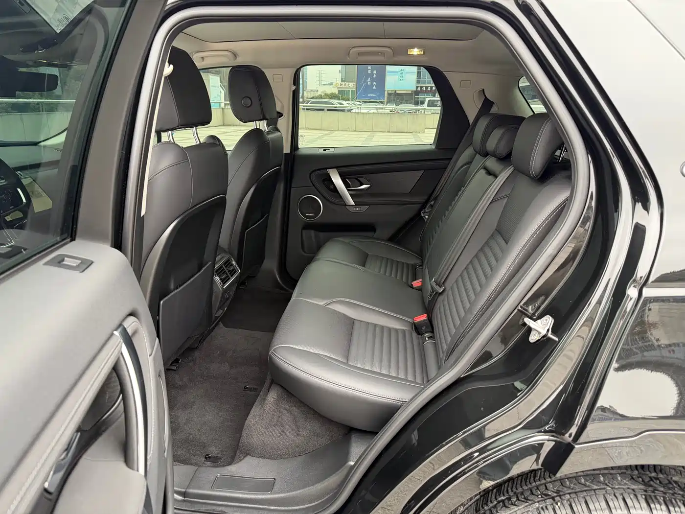 Land Rover Discovery Sport 2025 249PS Performance Tech Edition фото 10
