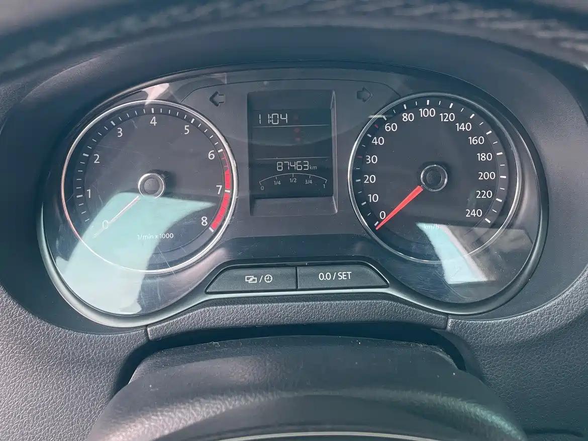Volkswagen Polo 2014 1.6L Cross Polo Automatic фото 12