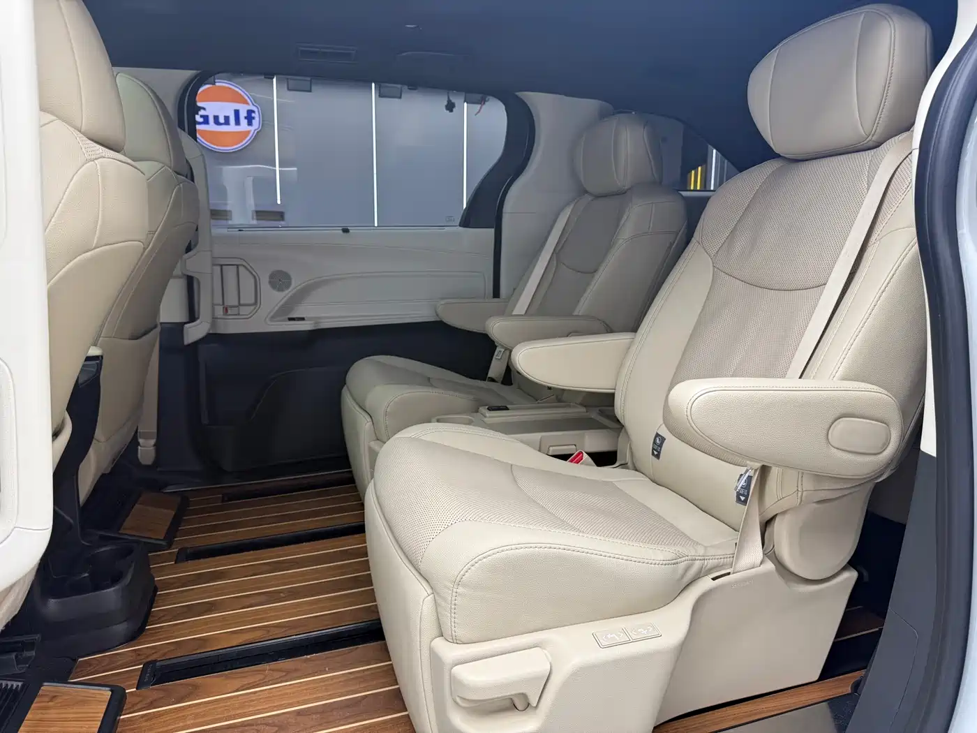 Toyota Sienna 2023 2.5L Hybrid Premium Edition фото 11