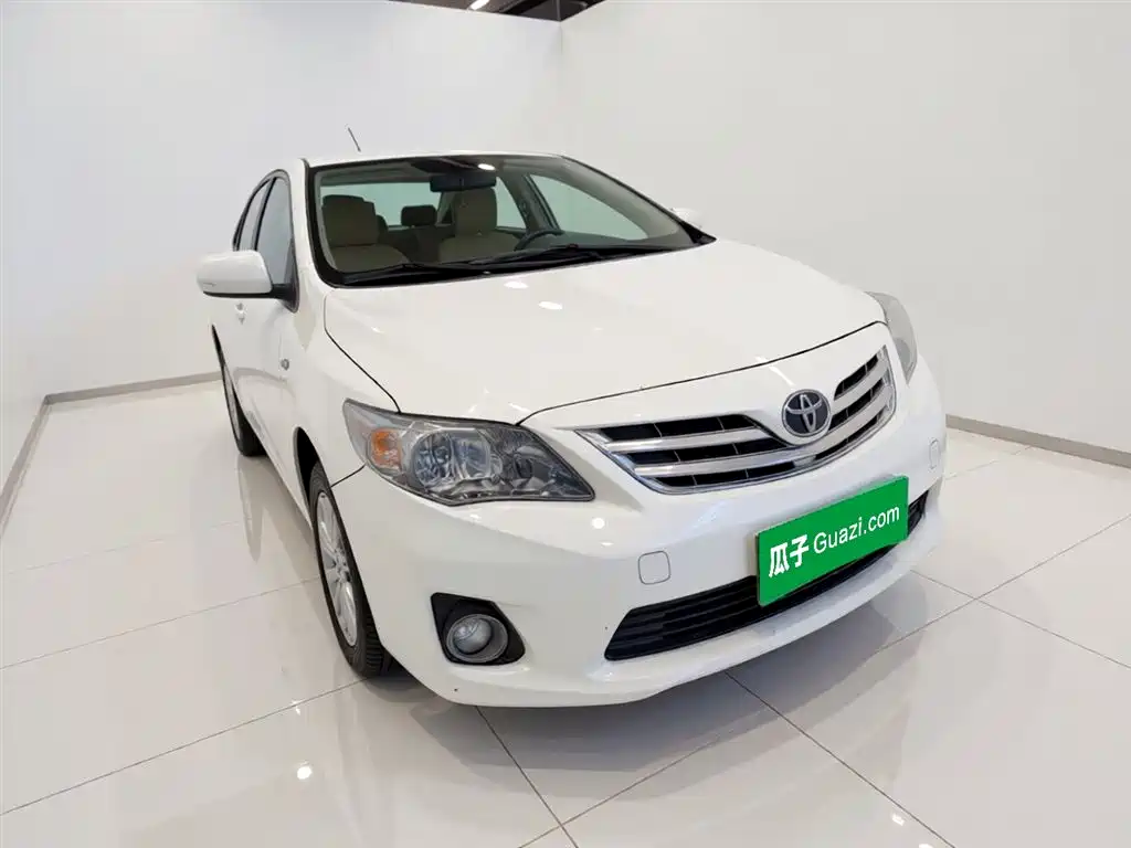 Toyota Corolla 2013 Special Edition 1.6L Auto Ultimate Cool GL фото 3