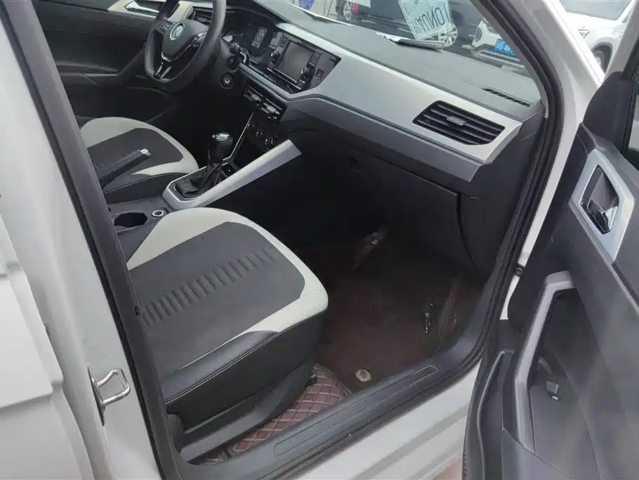 Volkswagen Polo 2019 Plus 1.5L Automatic Colorful Tech Edition фото 8