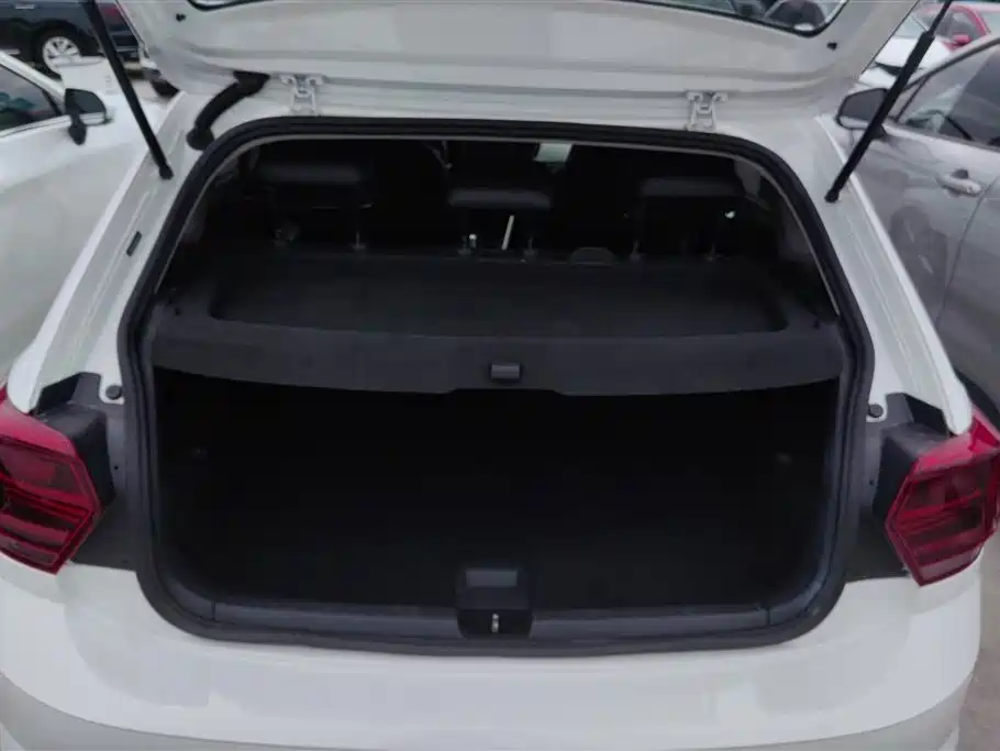 Volkswagen Polo 2019 Plus 1.5L Automatic Colorful Tech Edition фото 4