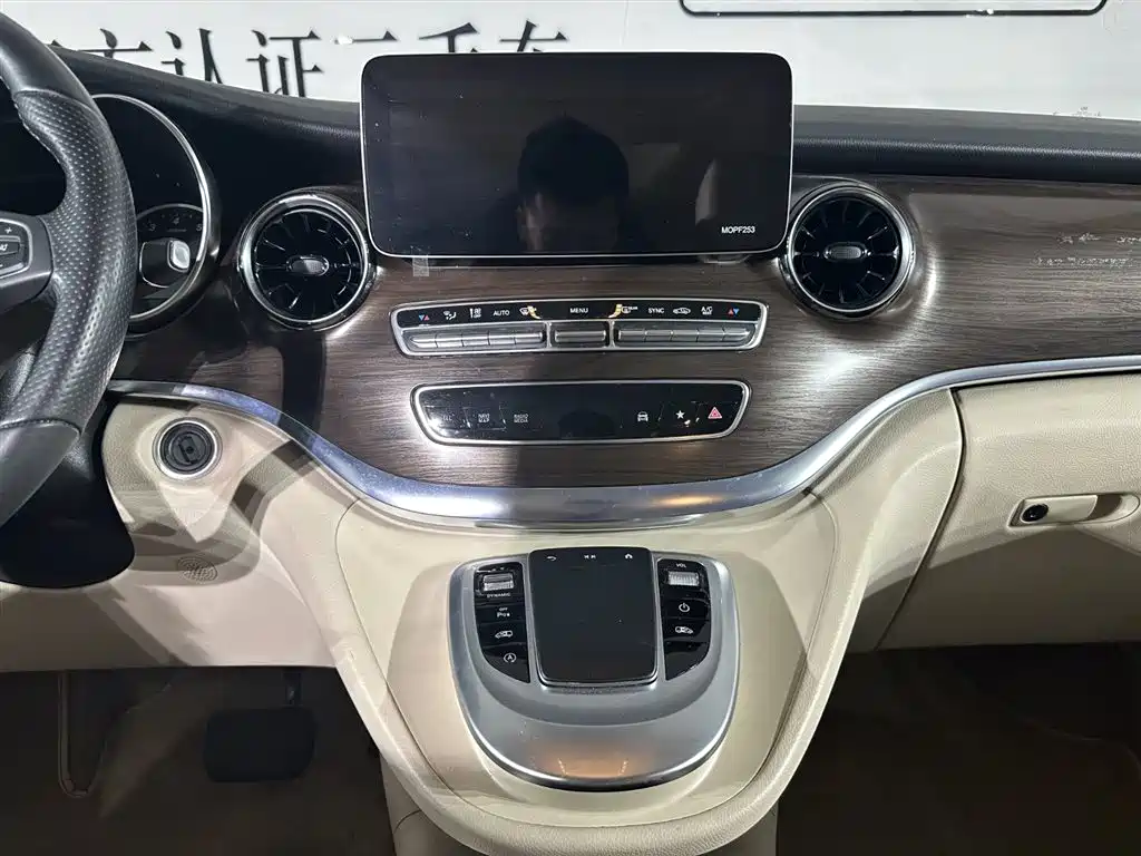 Mercedes-Benz V-Class 2022 V 260 Pilot Edition фото 7