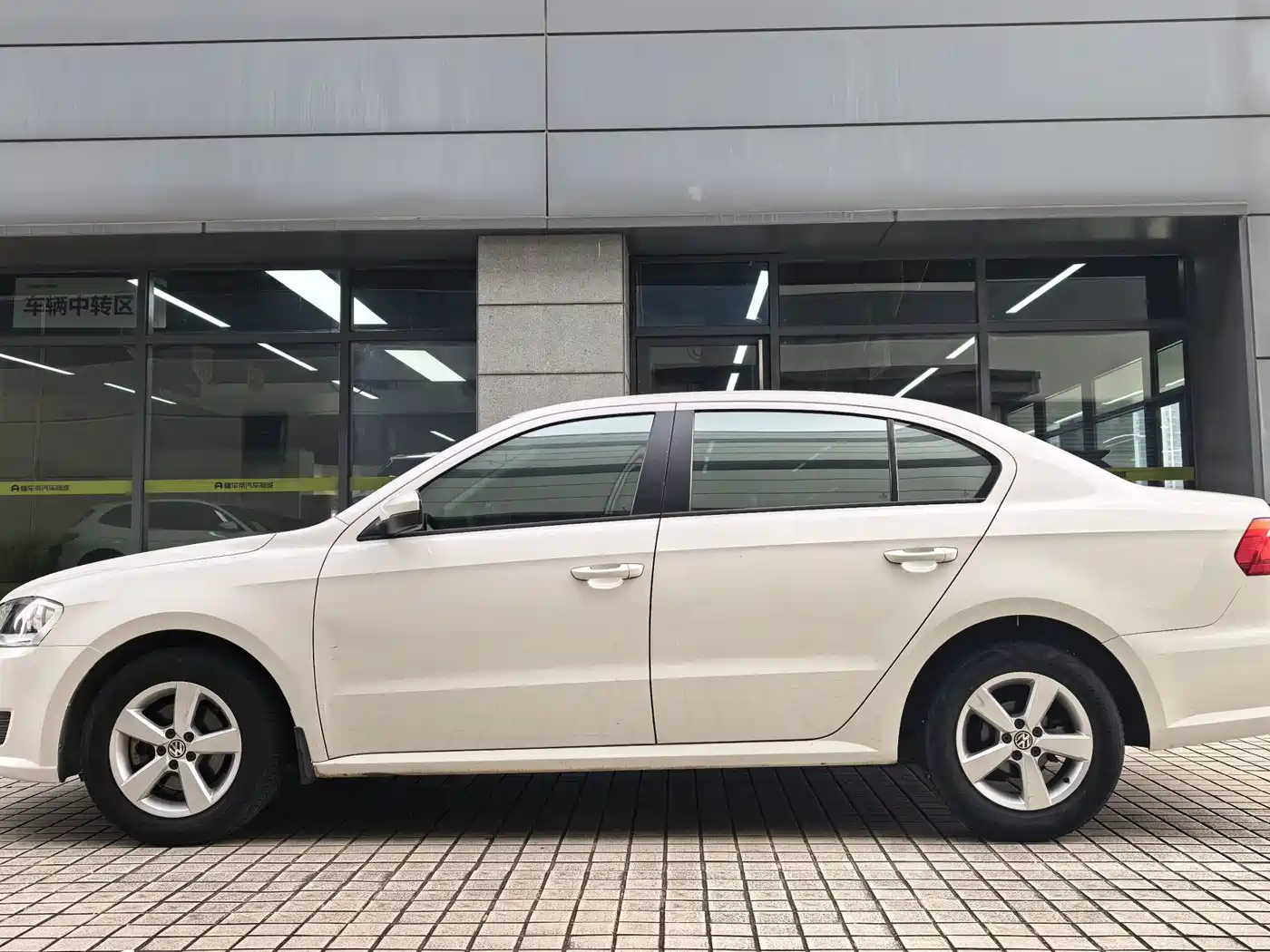 Volkswagen Lavida 2013 1.6L Automatic Trend Edition фото 6