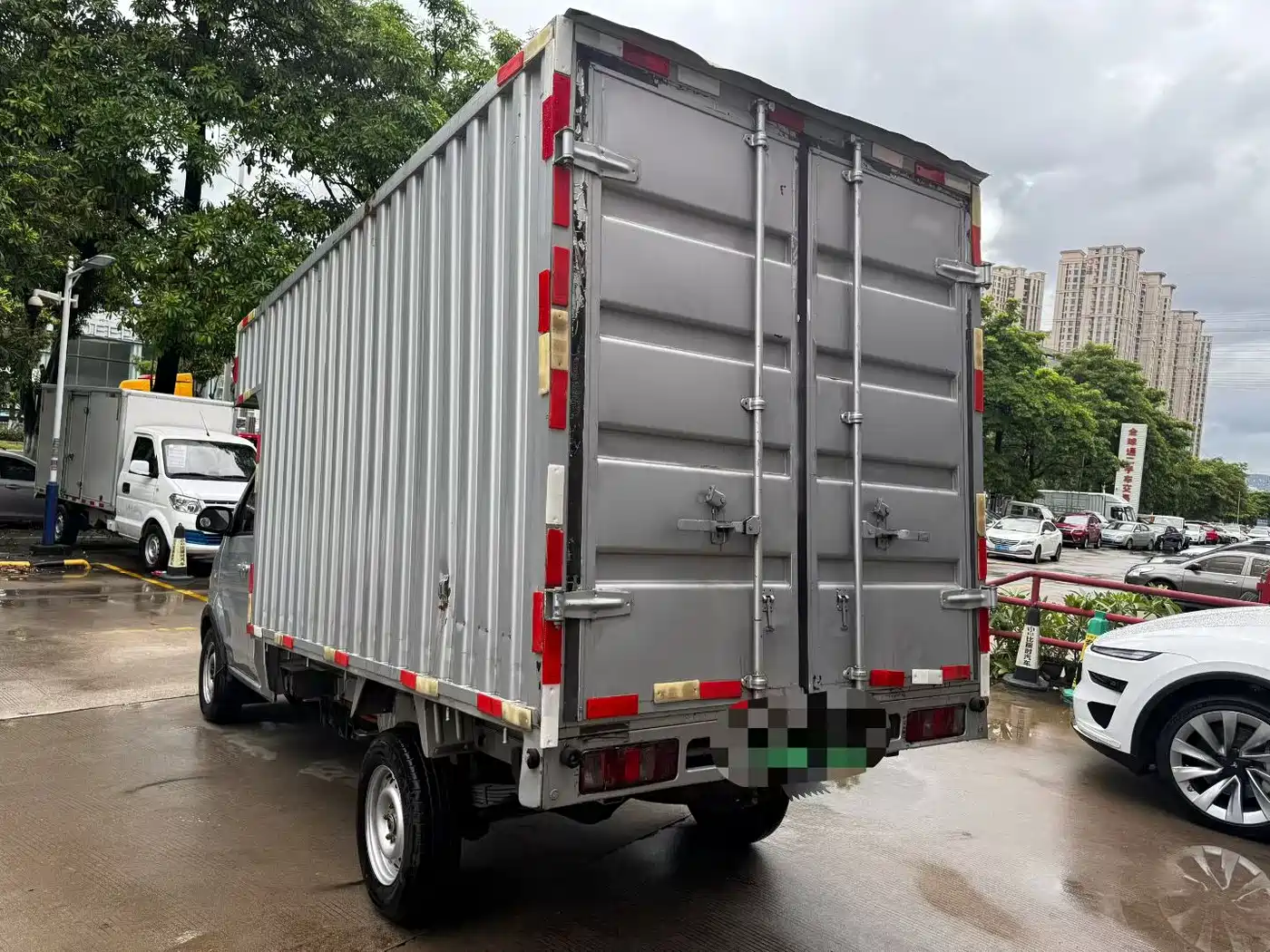 Jinbei New Dolphin EV 2025 2023 Comfort Box Truck Corrugated Version 42.3kWh