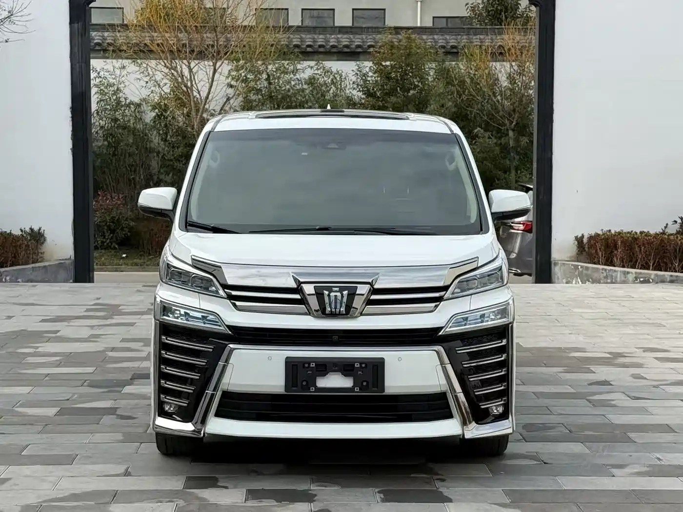 Toyota Vellfire 2021 Crown Hybrid 2.5L HV Premium Edition фото 3