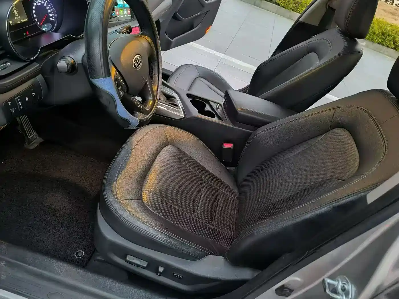Photo 5 - Kia K5