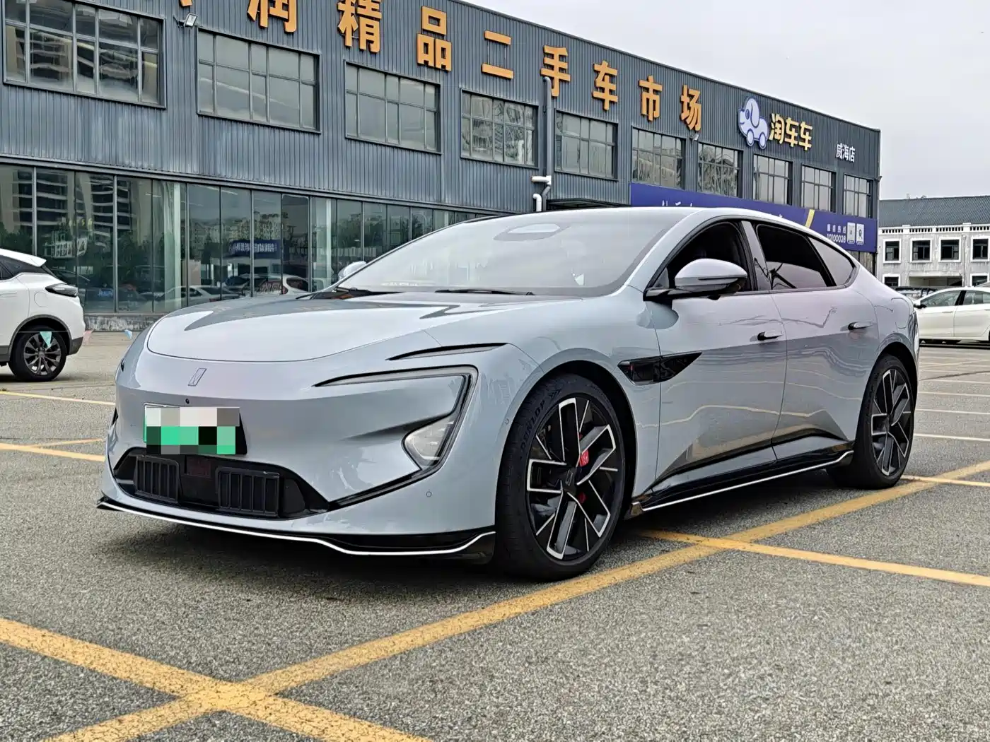 Avatr 12 2023 650 Triple Laser AWD Performance Edition