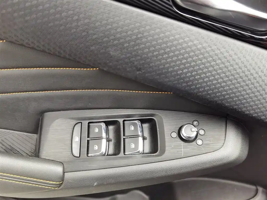 DONGFENG YI HYUN MAX