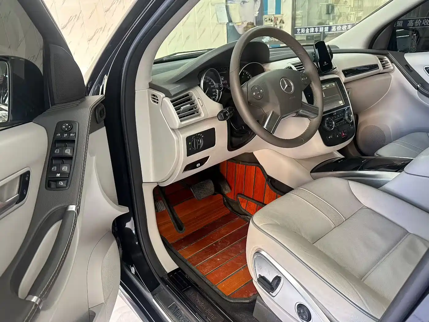Mercedes-Benz R-Class 2015 R 320 4MATIC Luxury фото 4