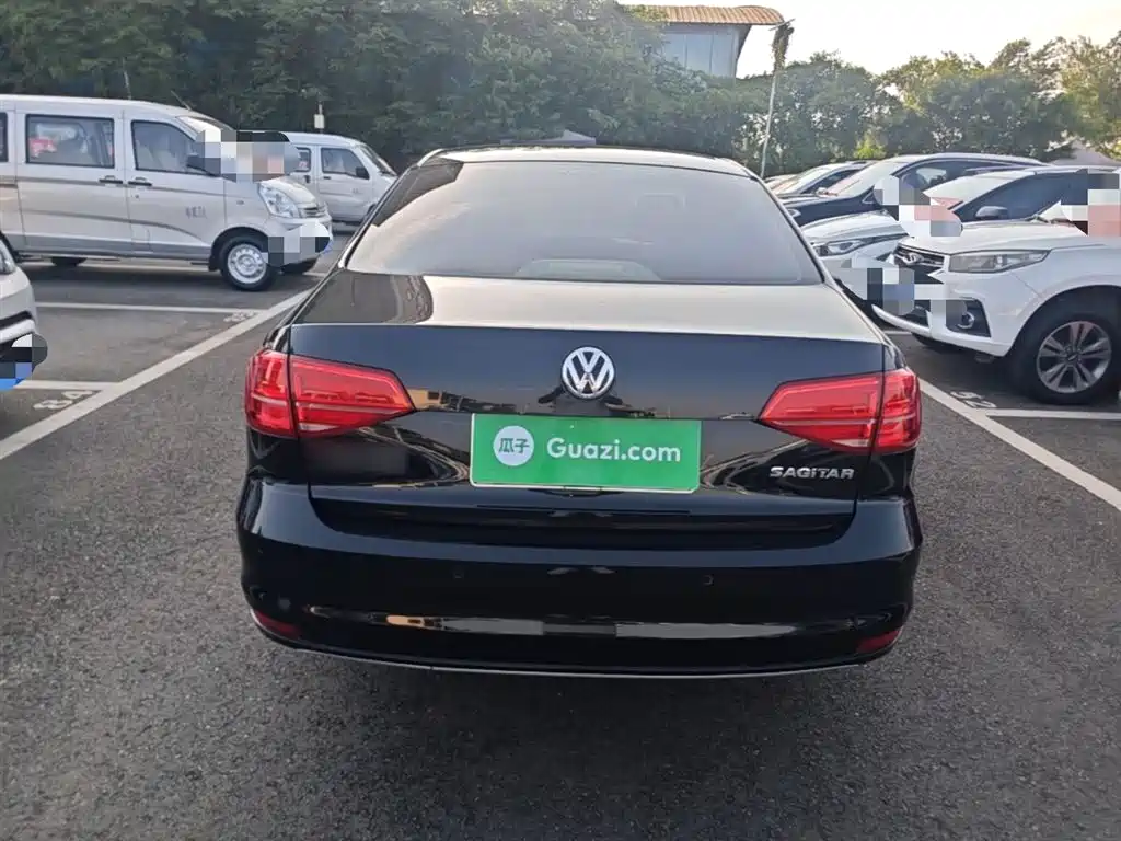 Volkswagen Sagitar 2015 1.6L Automatic Comfort фото 6