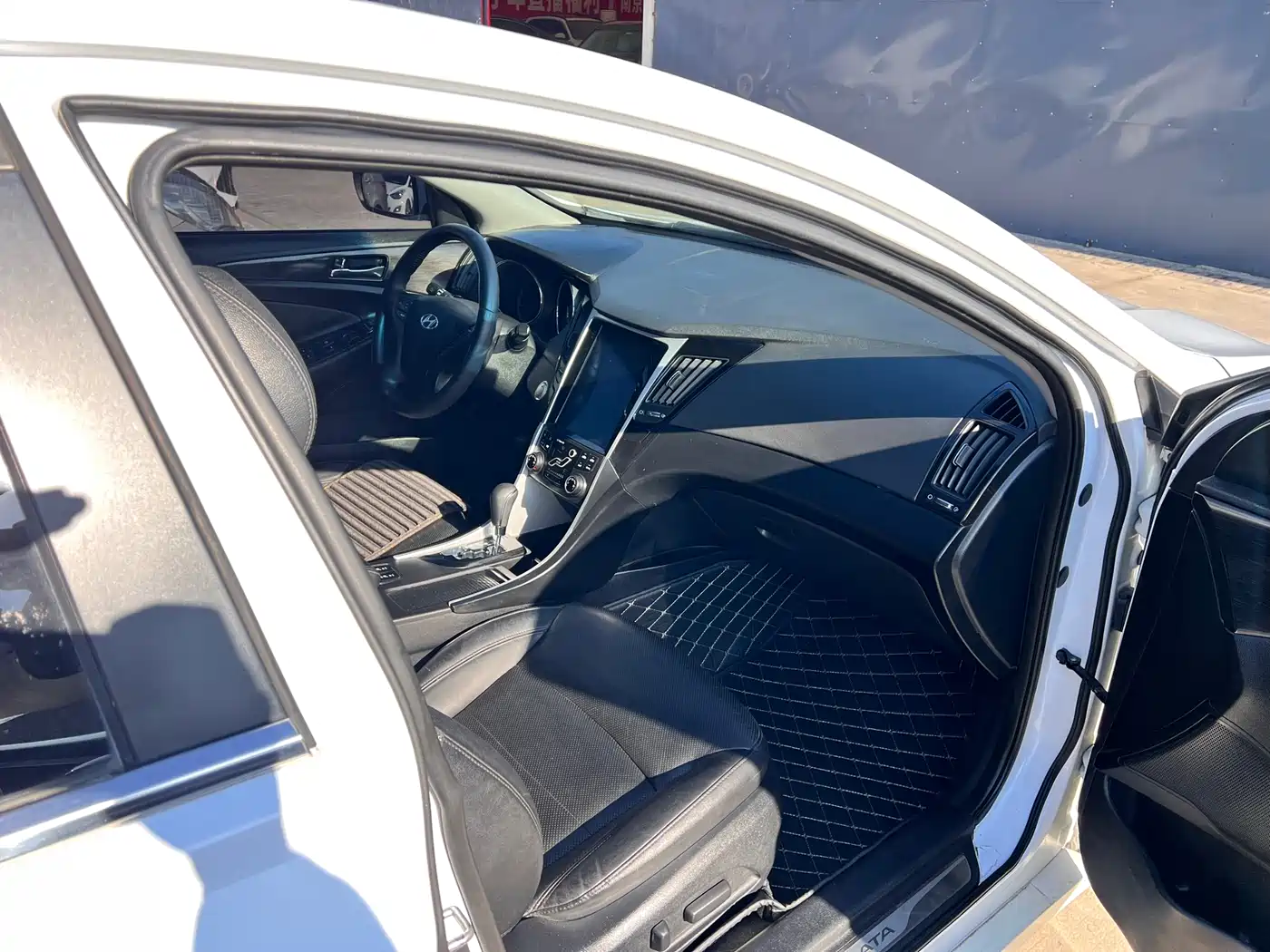 Hyundai Sonata 2013 2.0L Automatic Premium Edition фото 17