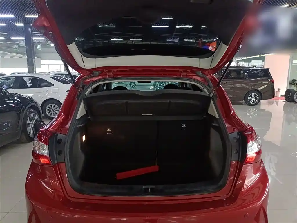 Nissan Tiida 2022 2021 1.6L CVT Cool Edition