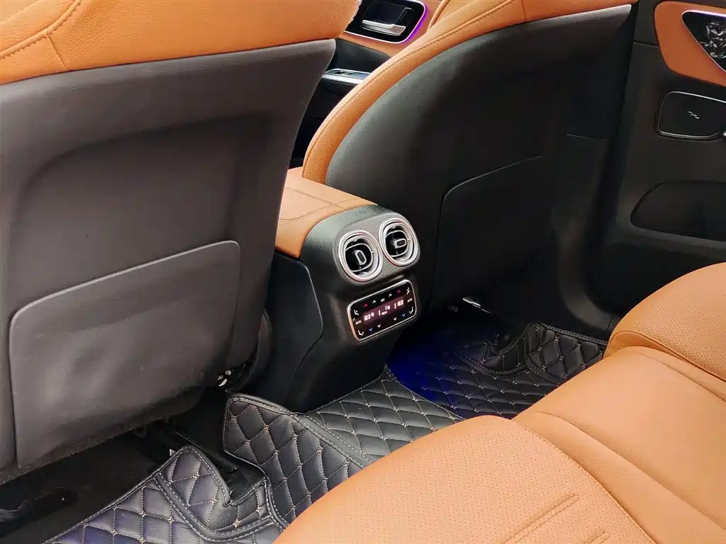 Mercedes-Benz GLC 2024 GLC 300 L 4MATIC Dynamic 5-seater фото 8