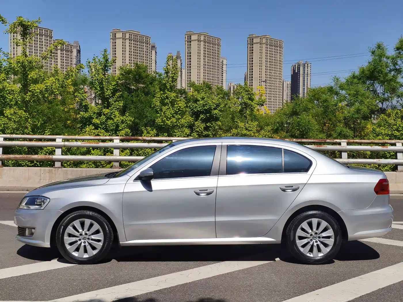 Volkswagen Lavida 2013 1.4TSI DSG Comfort Edition фото 4