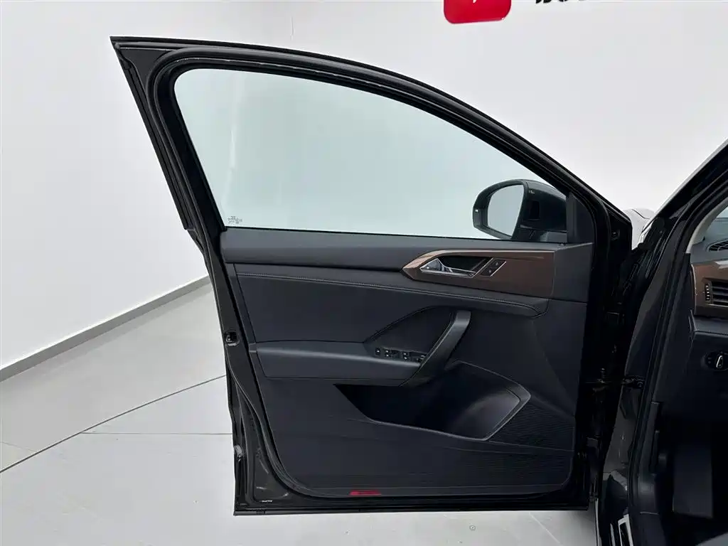 Volkswagen Tharu 2022 330TSI AWD Flagship Edition фото 8