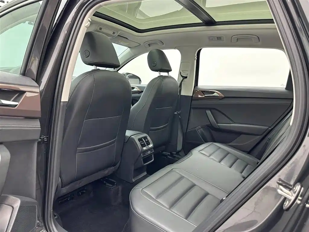 Volkswagen Tharu 2022 330TSI AWD Flagship Edition фото 21