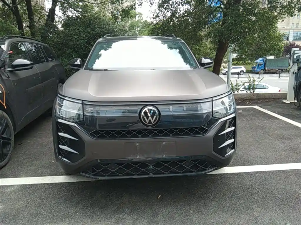 Volkswagen Teramont 2025 Teramont Pro 450TSI 4WD Summit Edition фото 3