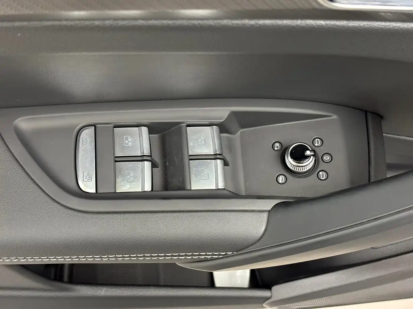 Audi Q5L 2024 Model 40 TFSI Luxury Dynamic фото 20