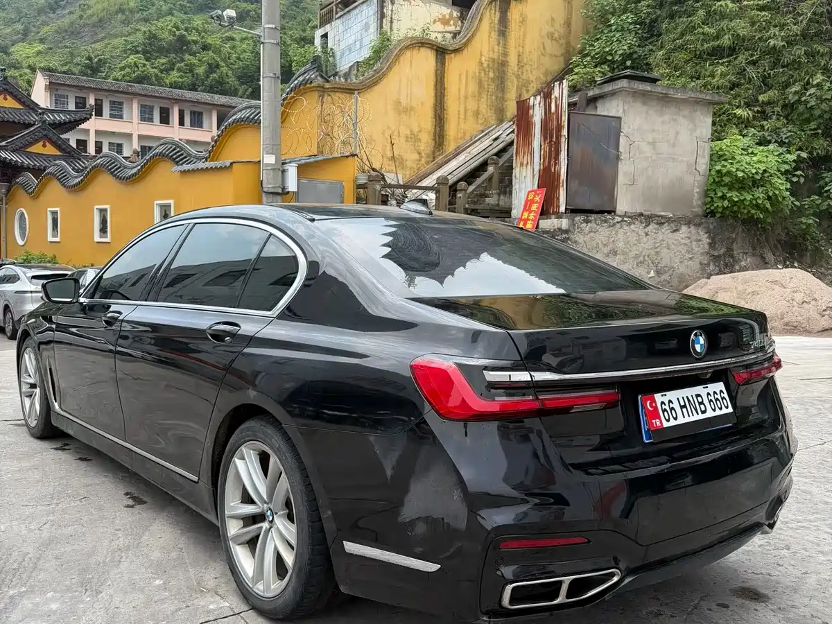 BMW 7 Series 2016 730Li Leading фото 8