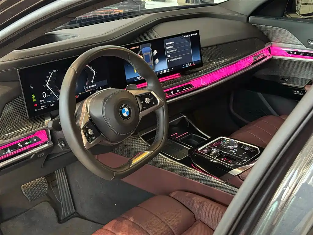 BMW 7 Series 2023 740Li Exclusive M Sport Package фото 13