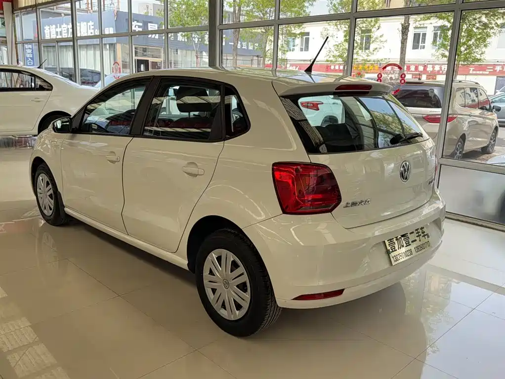 Volkswagen Polo 2016 1.4L Automatic Trend фото 14