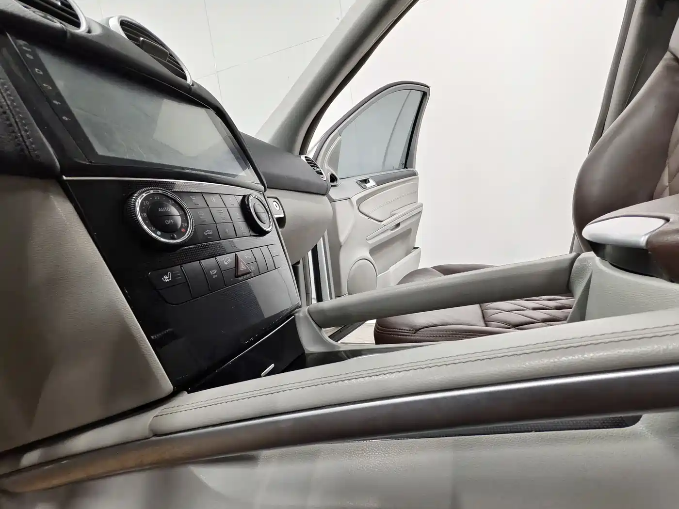 Mercedes-Benz M-Class 2010 ML 300 4MATIC фото 12