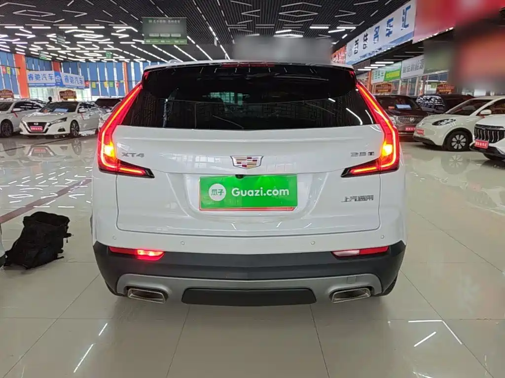 Фото 6 - Cadillac XT4