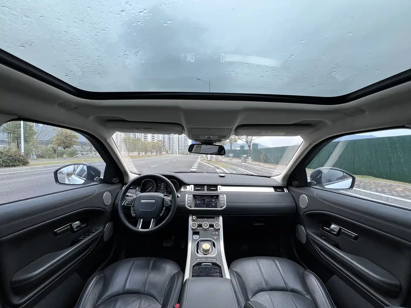 Land Rover Range Rover Evoque 2017 2.0T SE PLUS Smart Enjoy Edition фото 6