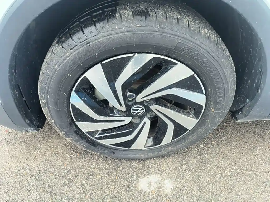 Фото 23 - Volkswagen Tiguan L