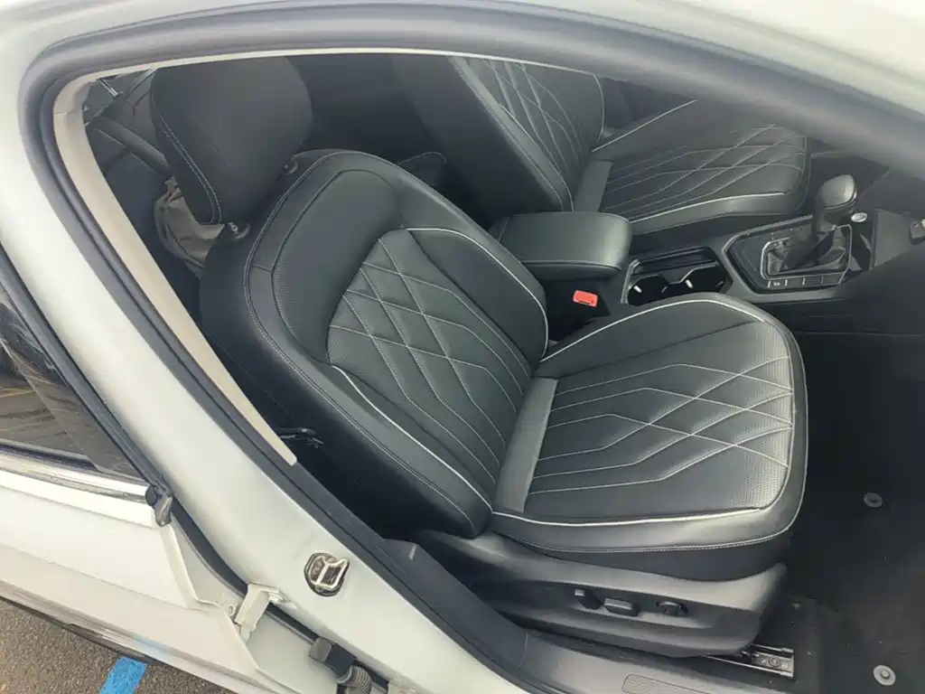 Фото 25 - Volkswagen Tiguan L