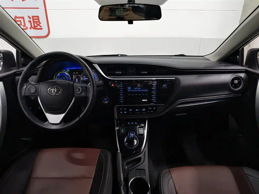 Toyota Corolla 2018 Hybrid 1.8L E-CVT Smart Edition фото 5