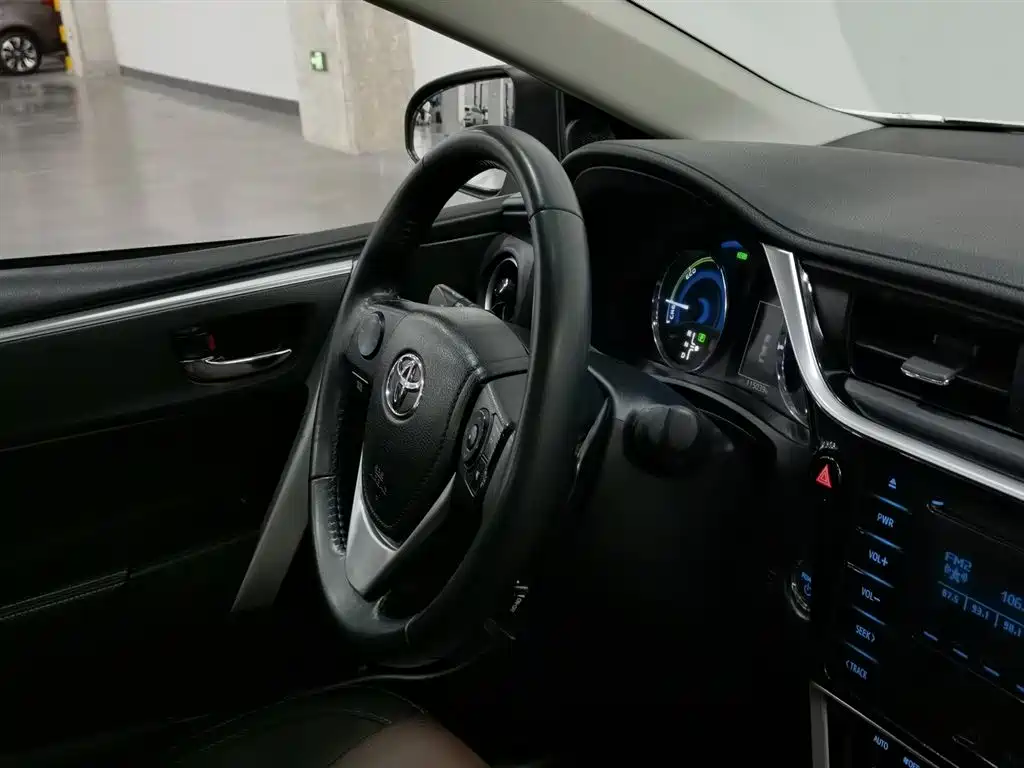 Toyota Corolla 2018 Hybrid 1.8L E-CVT Smart Edition фото 22