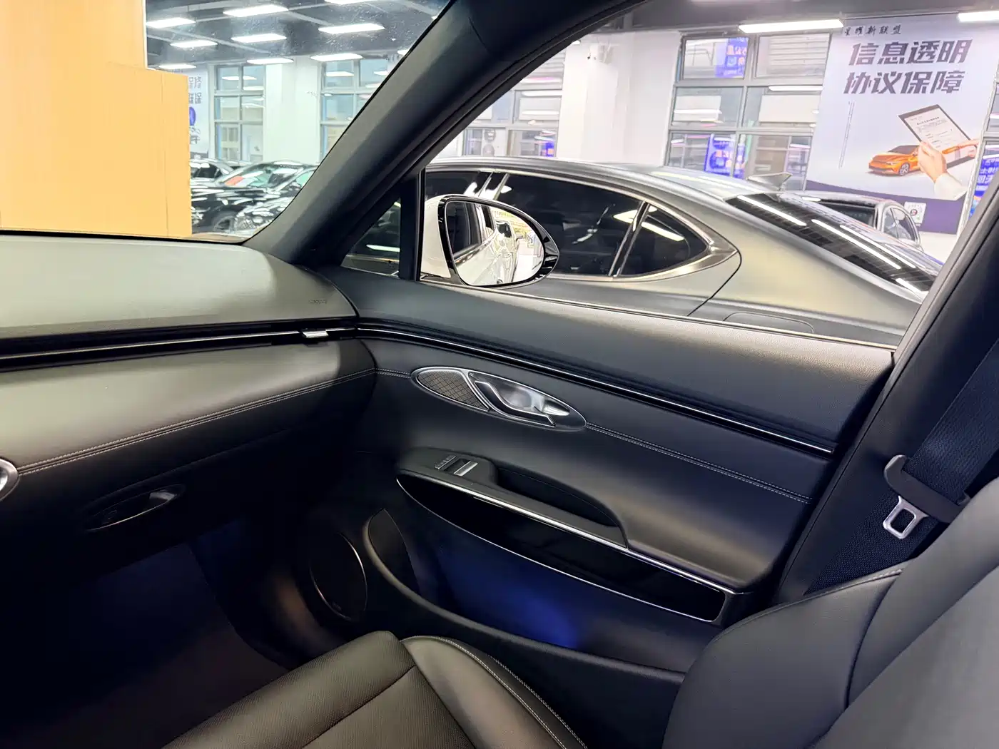 Genesis GV70 2023 2.5T AWD Luxury фото 18