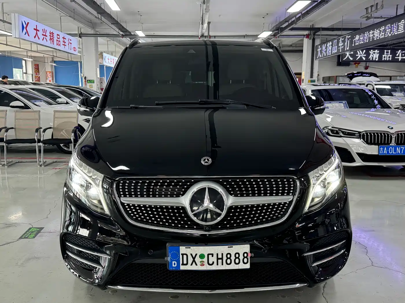 Mercedes-Benz V-Class 2020 Model V 260 L Long Wheelbase Luxury фото 2