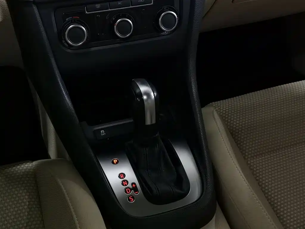 Volkswagen Golf 2012 1.6 Automatic Comfort Type фото 13