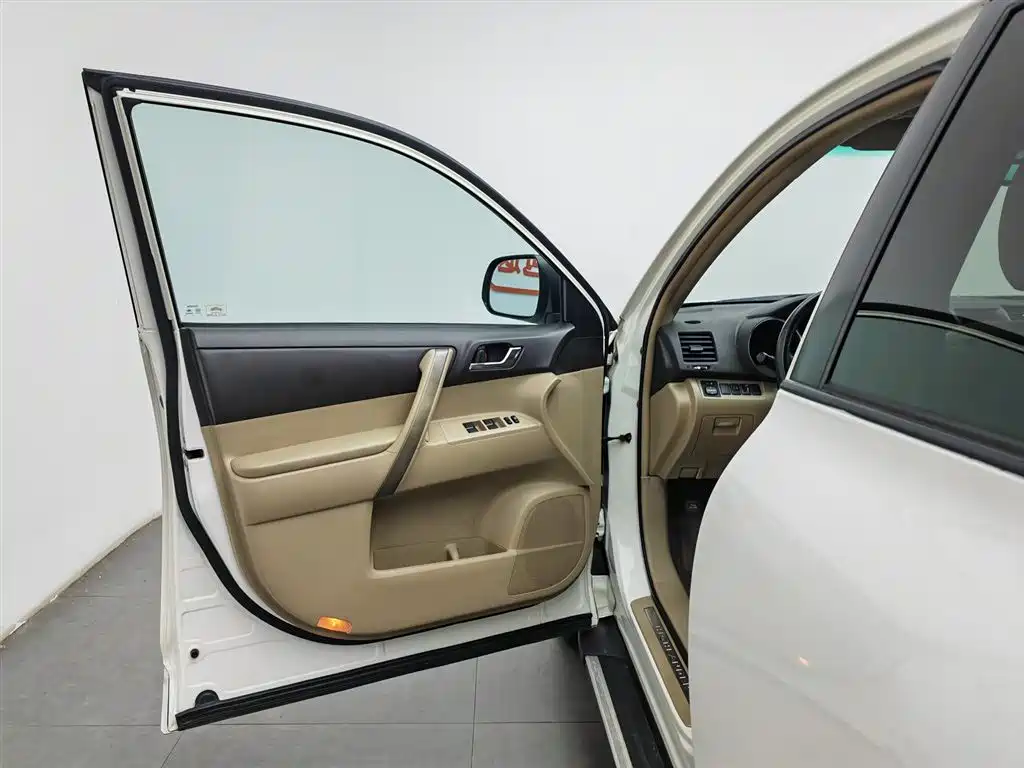 Toyota Highlander 2009 2.7L 2WD 5-seater Sport Edition фото 8