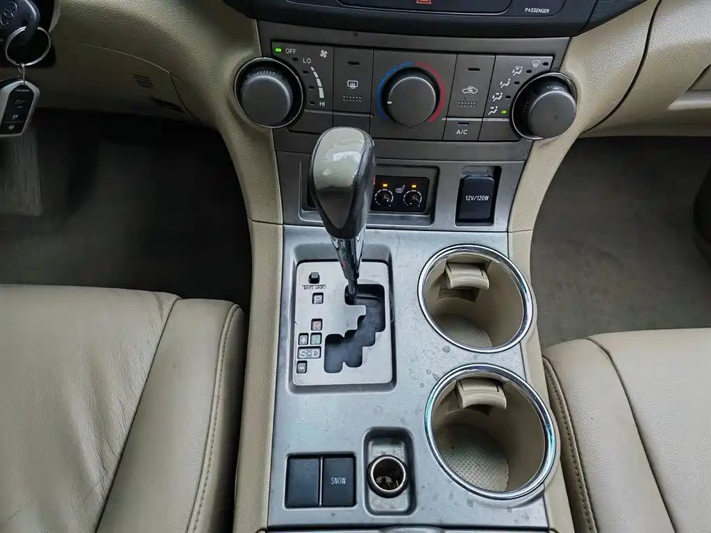 Toyota Highlander 2009 2.7L 2WD 5-seater Sport Edition фото 13