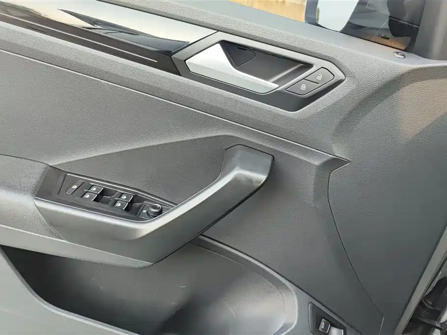 Volkswagen T-ROC 2021 Facelift 280TSI DSG 2WD Comfort Smart Connect Edition фото 6