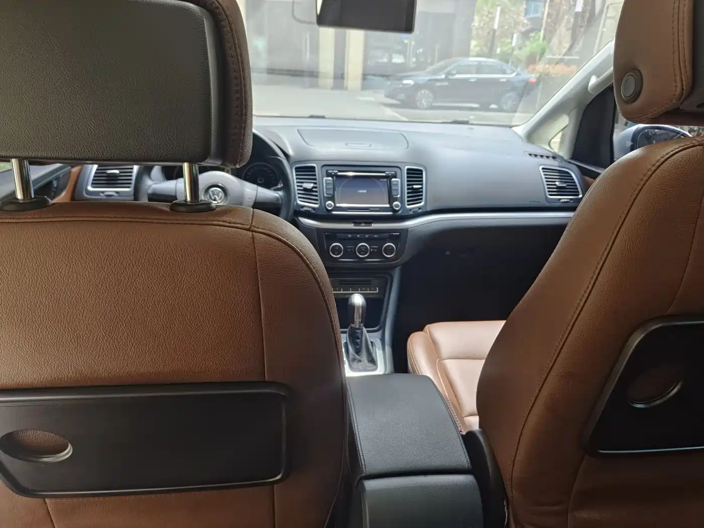 Volkswagen Sharan 2014 2.0TSI Comfort фото 9
