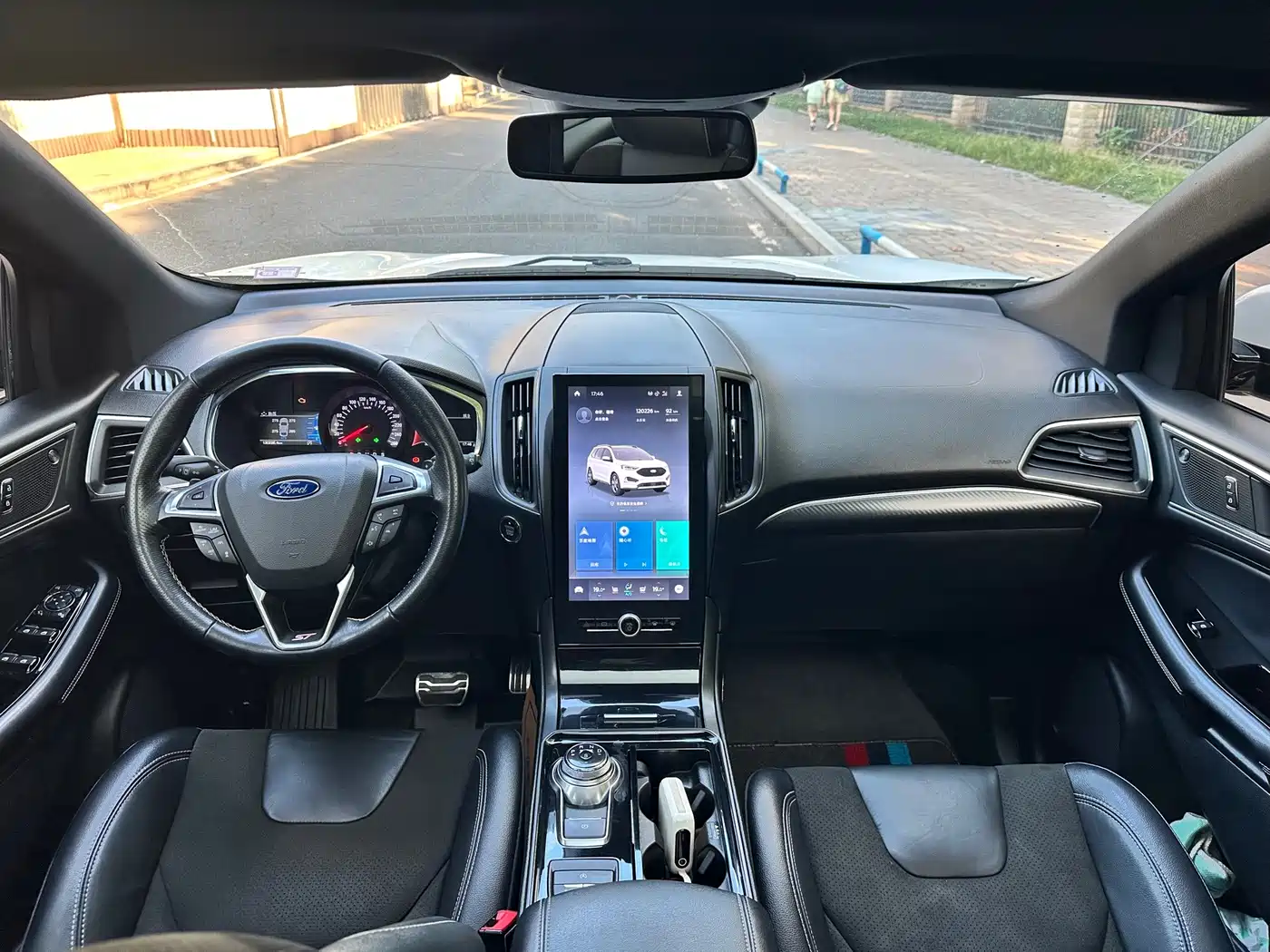 Photo 14 - Ford Edge