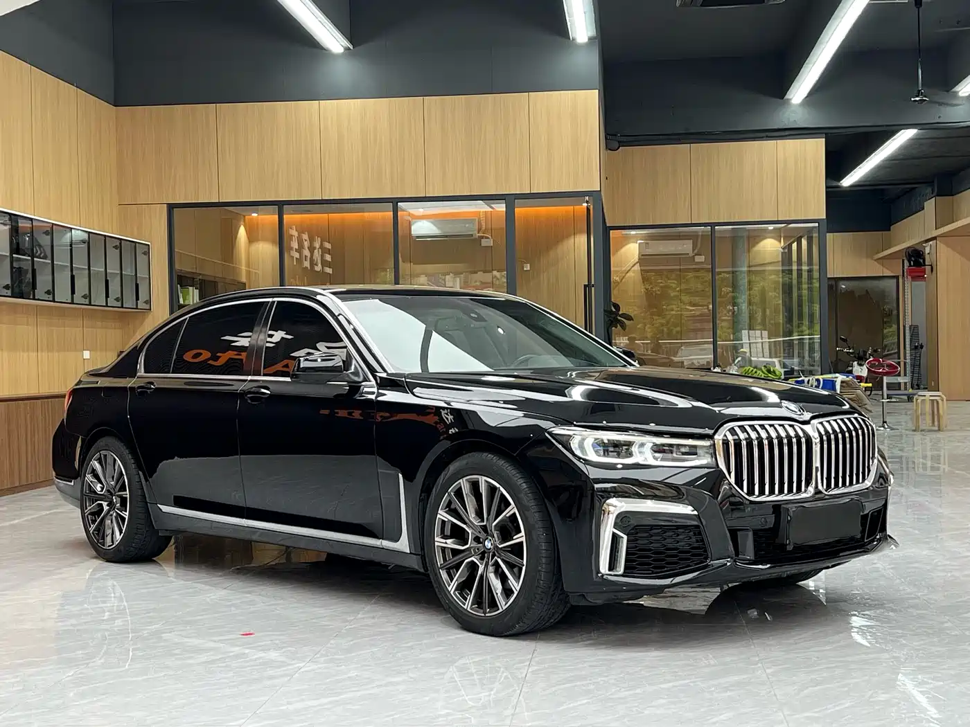 BMW 7 Series 2011 750Li xDrive фото 3