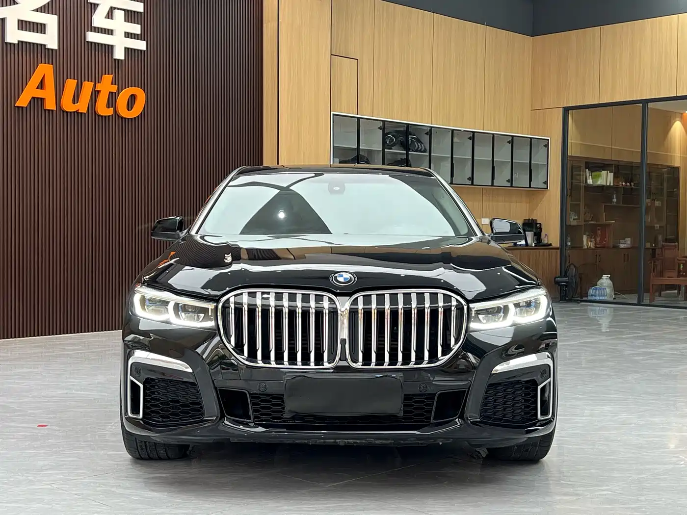 BMW 7 Series 2011 750Li xDrive фото 2