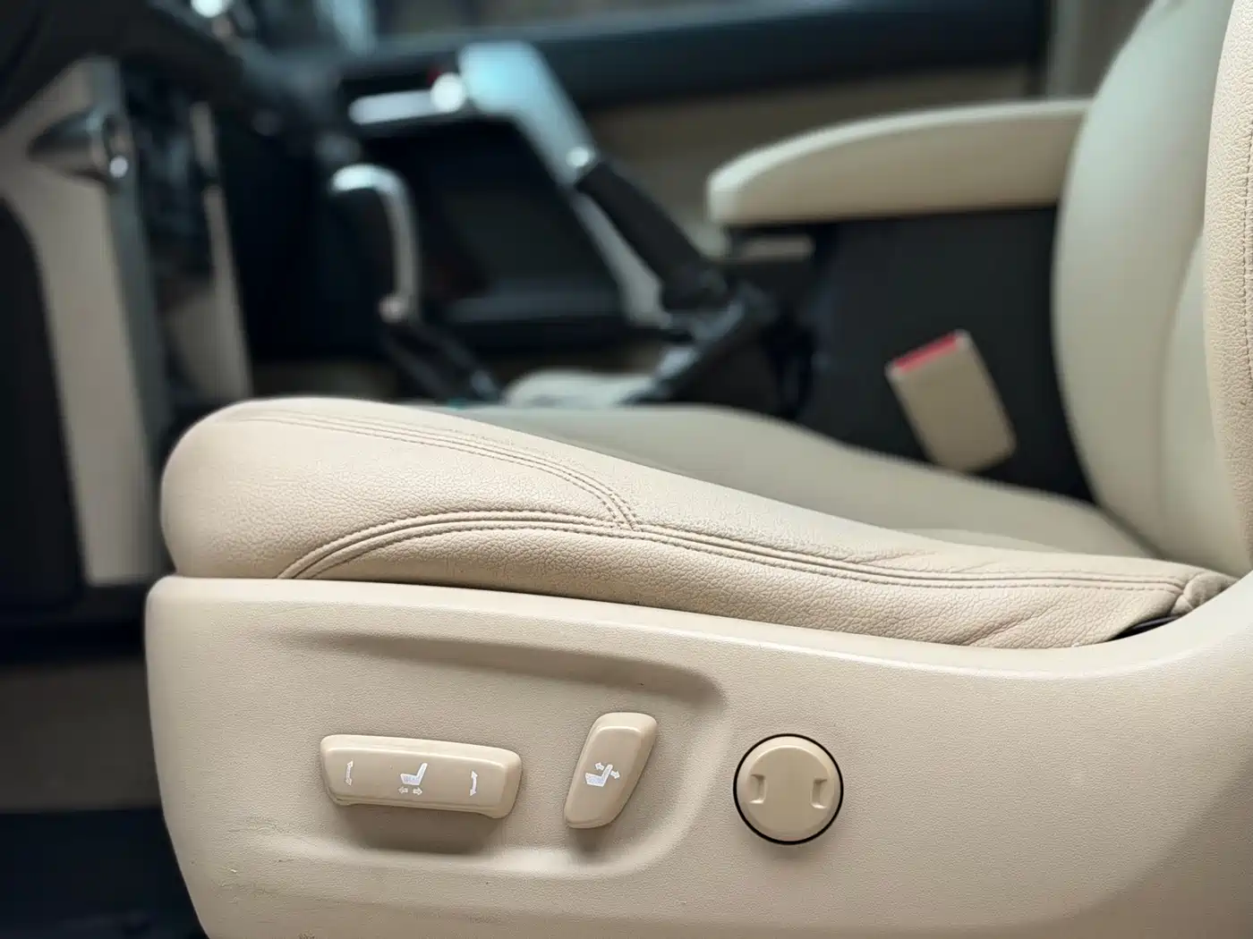 Toyota Prado 2010 4.0L Automatic VX фото 12